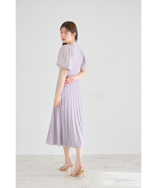 tocco closet(トッコ クローゼット)の「シャイニーシフォンバルーンスリーブ切り替えパール付きリブニットワンピース(ワンピース・レディース・オフホワイト/ラベンダー・M)」の11枚目の写真