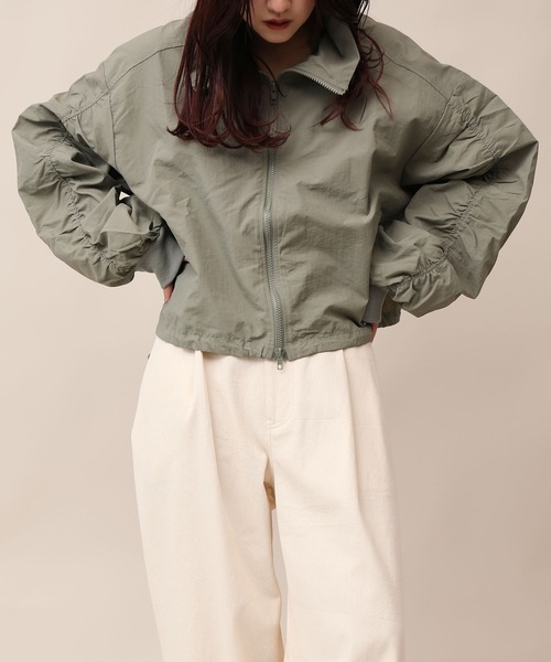 aimoha(アイモハ)の「ボリューム袖MA-1(MA-1・レディース・カーキ/ブラック/アイボリー・FREE)」の5枚目の写真