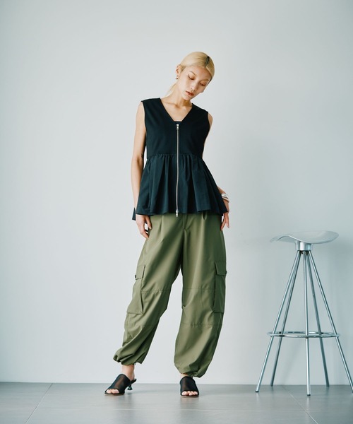 HEREIAM（ヘレイアム）の「【HEREIAM】素材MIXが主役級の1枚/ペプラムジレ（ベスト・レディース・ネイビー/ブラック/オフホワイト・FREE）」の20枚目の写真