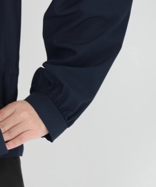 STRAWBERRY-FIELDS（ストロベリーフィールズ）の「ショートトレンチブルゾン　ノーカラージャケット（ノーカラージャケット・レディース・ベージュ/ネイビー・2）」の8枚目の写真