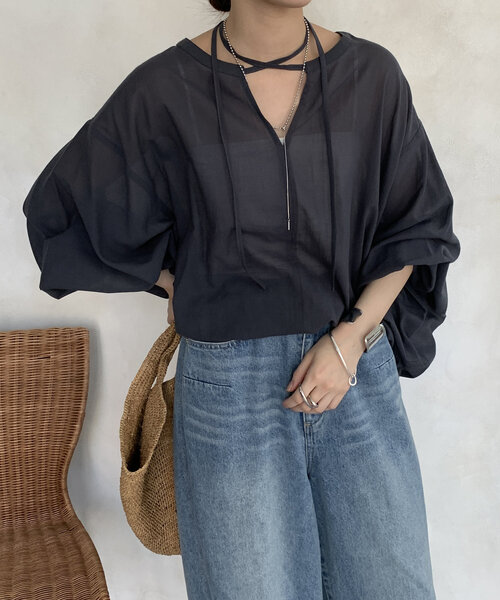 DouDou（ドゥドゥ）の「ネックアレンジデザインブラウス（シャツ/ブラウス・レディース・オフホワイト/グレー/ブラック・FREE）」の12枚目の写真