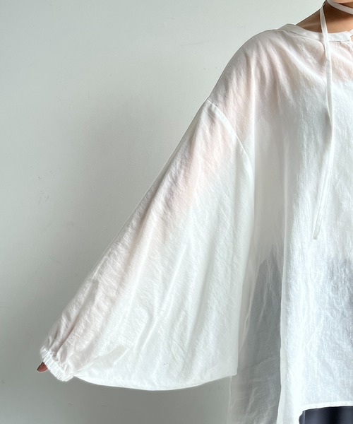 DouDou（ドゥドゥ）の「ネックアレンジデザインブラウス（シャツ/ブラウス・レディース・オフホワイト/グレー/ブラック・FREE）」の20枚目の写真