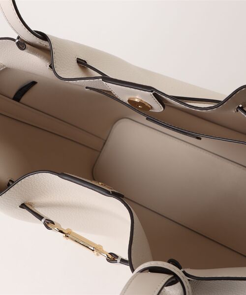 MICHAEL KORS(マイケルコース)の「CARSON NS トート ラージ(トートバッグ・レディース・ベージュ系・FREE)」の4枚目の写真