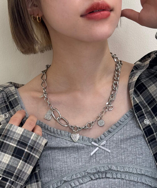 w closet（ダブルクローゼット）の「チャームチェーンネックレス（ネックレス・レディース・シルバー・FREE）」の2枚目の写真