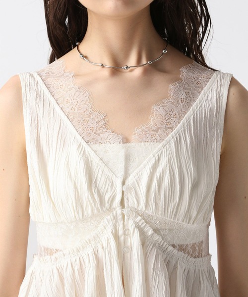 FOREVER 21（フォーエバー トゥエンティーワン）の「【2025SS】レースドッキングノースリーブブラウス（シャツ/ブラウス・レディース・ベージュ/ブラック/オフホワイト・FREE）」の9枚目の写真