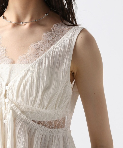 FOREVER 21（フォーエバー トゥエンティーワン）の「【2025SS】レースドッキングノースリーブブラウス（シャツ/ブラウス・レディース・ベージュ/ブラック/オフホワイト・FREE）」の10枚目の写真