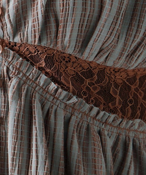 FOREVER 21（フォーエバー トゥエンティーワン）の「【2025SS】レースドッキングノースリーブブラウス（シャツ/ブラウス・レディース・ベージュ/ブラック/オフホワイト・FREE）」の14枚目の写真