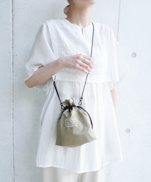 FREDRIK PACKERS(フレドリックパッカーズ)の「『FREDRIK PACKERS』210D PINION POUCH 210デニール ピニオン ポーチ(ショルダーバッグ・レディース・ブラック/カーキ/シルバー・FREE)」の1枚目の写真
