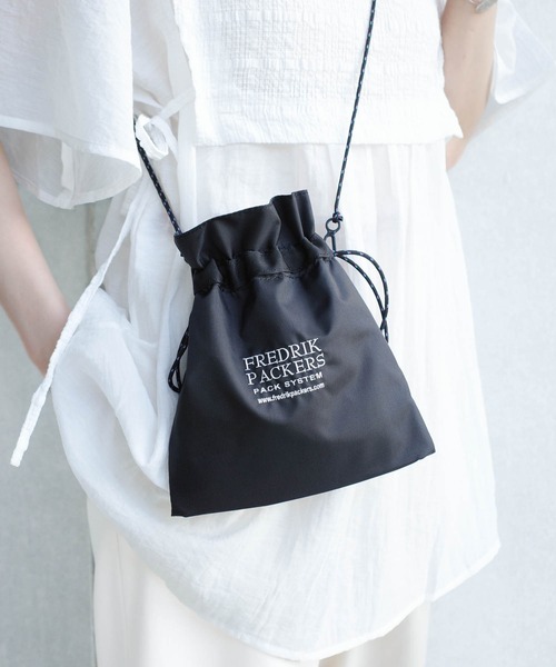 FREDRIK PACKERS(フレドリックパッカーズ)の「『FREDRIK PACKERS』210D PINION POUCH 210デニール ピニオン ポーチ(ショルダーバッグ・レディース・ブラック/カーキ/シルバー・FREE)」の2枚目の写真