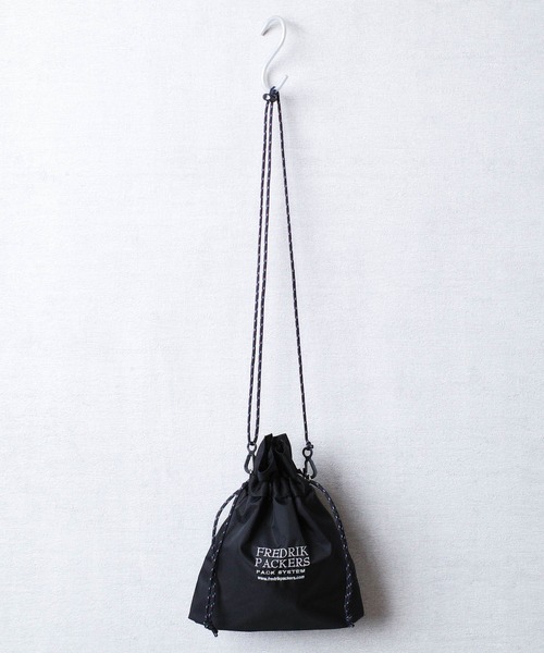 FREDRIK PACKERS(フレドリックパッカーズ)の「『FREDRIK PACKERS』210D PINION POUCH 210デニール ピニオン ポーチ(ショルダーバッグ・レディース・ブラック/カーキ/シルバー・FREE)」の4枚目の写真