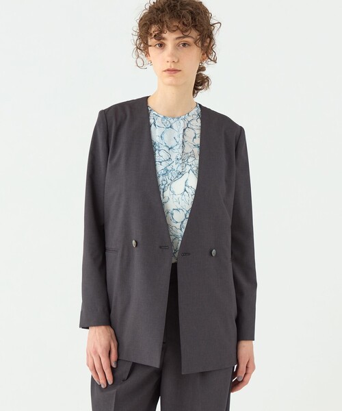 TOMORROWLAND collection（トゥモローランドコレクション）の「エクストラファインポリエステルトロピカル Vカラージャケット（ノーカラージャケット・レディース・ブラウン/チャコールグレー・34/36）」の4枚目の写真