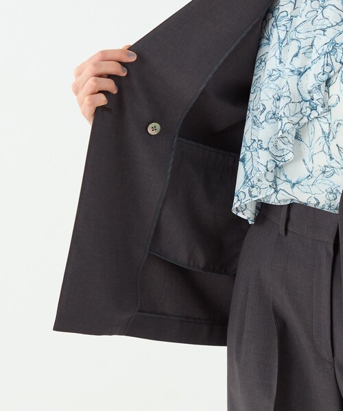 TOMORROWLAND collection（トゥモローランドコレクション）の「エクストラファインポリエステルトロピカル Vカラージャケット（ノーカラージャケット・レディース・ブラウン/チャコールグレー・34/36）」の7枚目の写真