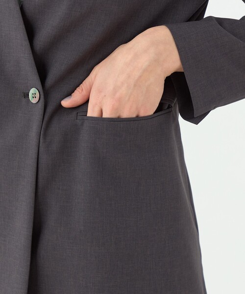 TOMORROWLAND collection（トゥモローランドコレクション）の「エクストラファインポリエステルトロピカル Vカラージャケット（ノーカラージャケット・レディース・ブラウン/チャコールグレー・34/36）」の10枚目の写真