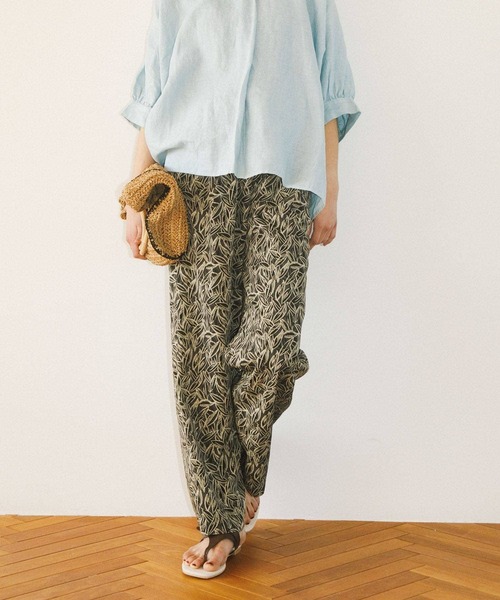 URBAN RESEARCH DOORS（アーバンリサーチドアーズ）の「リーフプリントイージーパンツ（その他パンツ・レディース・ブルー系その他/グレー系その他・MEDIUM）」の11枚目の写真