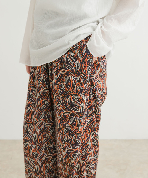 URBAN RESEARCH DOORS（アーバンリサーチドアーズ）の「リーフプリントイージーパンツ（その他パンツ・レディース・ブルー系その他/グレー系その他・MEDIUM）」の20枚目の写真