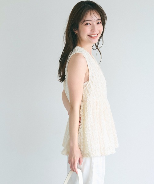 coca(coca)(コカ)の「フラワーチュールベスト(ベスト・レディース・アイボリー/ブラック・L/M)」の5枚目の写真