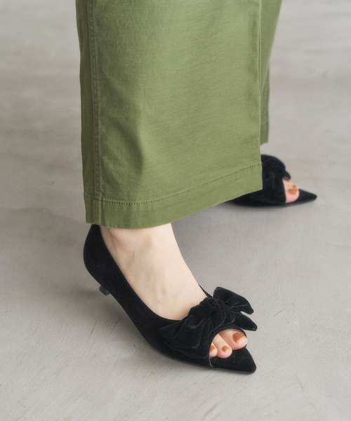 LE TALON（ルタロン）の「3.5cmポインテッドリボンオープントゥパンプス（パンプス・レディース・ブラック×ブラック/ブラウン系その他/サックスブルー・22cm/22.5cm/23cm/23.5cm/24cm/24.5cm/25cm）」の10枚目の写真