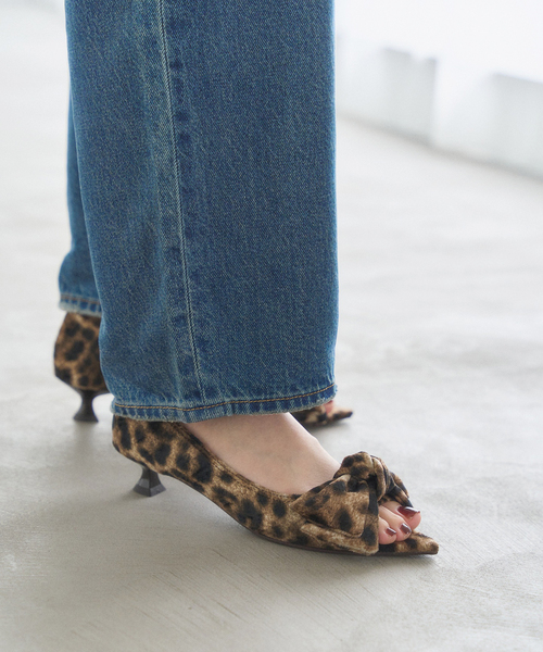 LE TALON（ルタロン）の「3.5cmポインテッドリボンオープントゥパンプス（パンプス・レディース・ブラック×ブラック/ブラウン系その他/サックスブルー・22cm/22.5cm/23cm/23.5cm/24cm/24.5cm/25cm）」の15枚目の写真