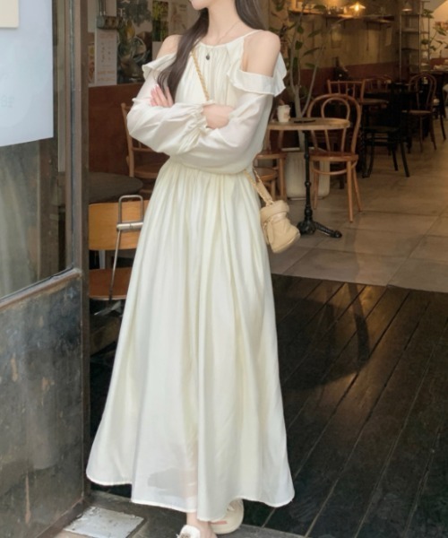 Aelina(エリナ)の「オフショルダー長袖ワンピース(ワンピース・レディース・ベージュ/ブラック/ネイビー・F)」の19枚目の写真