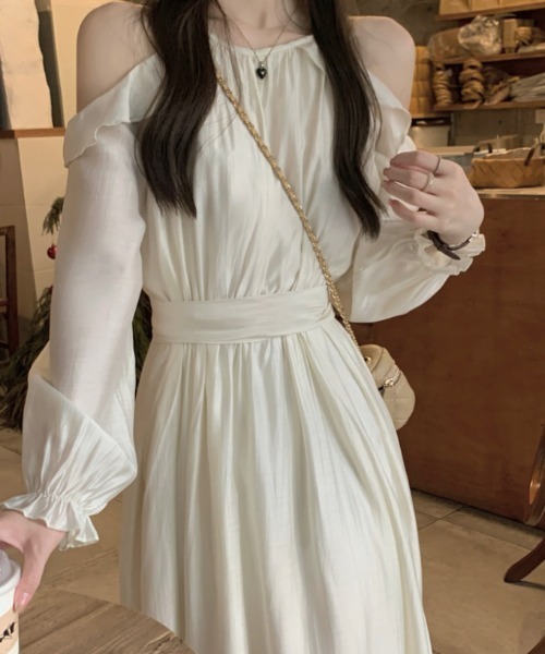 Aelina(エリナ)の「オフショルダー長袖ワンピース(ワンピース・レディース・ベージュ/ブラック/ネイビー・F)」の20枚目の写真