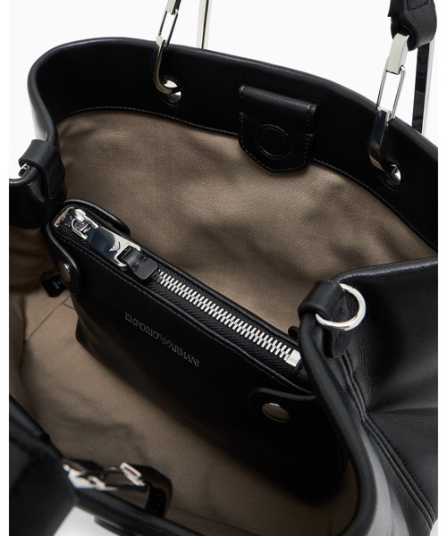 EMPORIO ARMANI(エンポリオアルマーニ)の「【エンポリオ アルマーニ】MyEA ショッパー ナッパレザー スモール(ハンドバッグ・レディース・ブラック/ネイビー/ライトブルー/オフホワイト・FREE)」の10枚目の写真