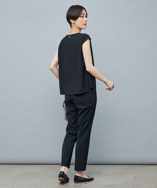 NOLLEY’S Sophi（ノーリーズソフィ）の「バックサテンジョーゼットVネックブラウス（シャツ/ブラウス・レディース・ブラック/ホワイト/ミント・36/38）」の8枚目の写真