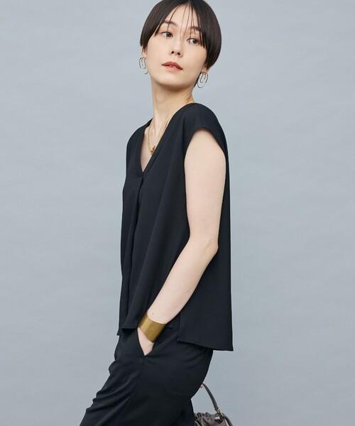 NOLLEY’S Sophi（ノーリーズソフィ）の「バックサテンジョーゼットVネックブラウス（シャツ/ブラウス・レディース・ブラック/ホワイト/ミント・36/38）」の10枚目の写真