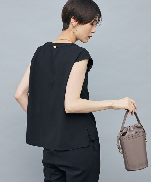 NOLLEY’S Sophi（ノーリーズソフィ）の「バックサテンジョーゼットVネックブラウス（シャツ/ブラウス・レディース・ブラック/ホワイト/ミント・36/38）」の12枚目の写真