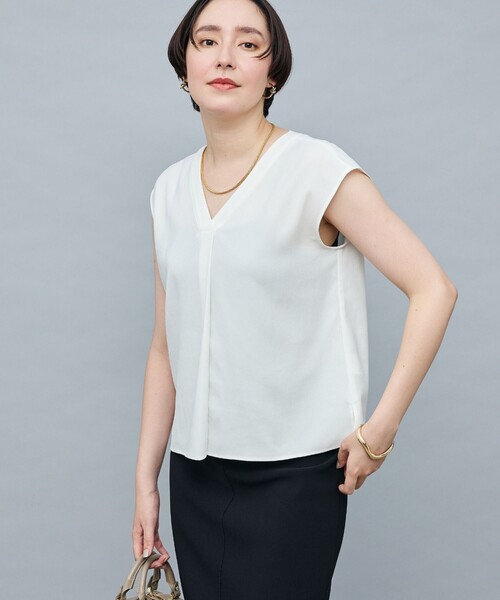 NOLLEY’S Sophi（ノーリーズソフィ）の「バックサテンジョーゼットVネックブラウス（シャツ/ブラウス・レディース・ブラック/ホワイト/ミント・36/38）」の13枚目の写真