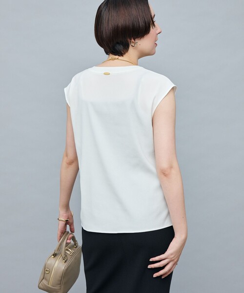 NOLLEY’S Sophi（ノーリーズソフィ）の「バックサテンジョーゼットVネックブラウス（シャツ/ブラウス・レディース・ブラック/ホワイト/ミント・36/38）」の14枚目の写真