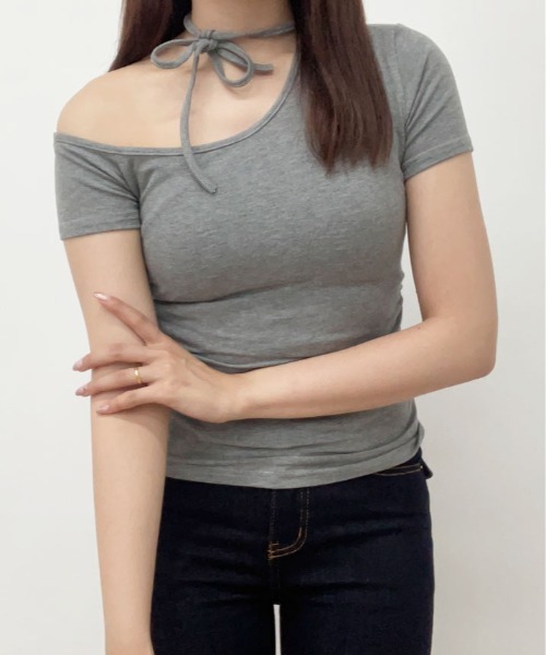 kirakiraShop(キラキラショップ)の「ワンオフショルダー チョーカー Tシャツ(Tシャツ/カットソー・レディース・ホワイト/ブラック/グレー・FREE)」の13枚目の写真