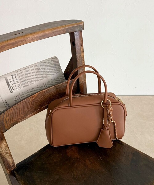 fredy emue（フレディエミュ）の「チャーム付横長ボストンバッグ（ショルダーバッグ・レディース・ブラック/キャメル・FREE）」の7枚目の写真