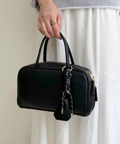 fredy emue（フレディエミュ）の「チャーム付横長ボストンバッグ（ショルダーバッグ・レディース・ブラック/キャメル・FREE）」の8枚目の写真