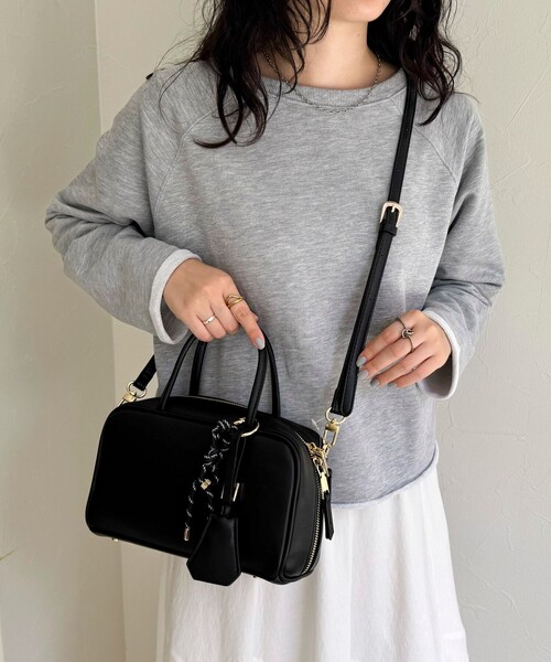 fredy emue（フレディエミュ）の「チャーム付横長ボストンバッグ（ショルダーバッグ・レディース・ブラック/キャメル・FREE）」の11枚目の写真