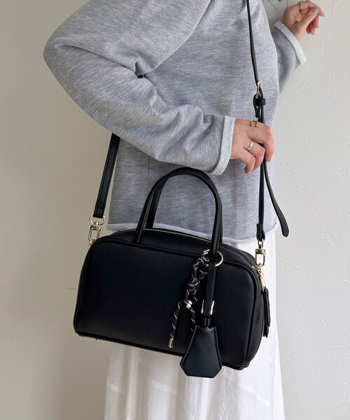 fredy emue（フレディエミュ）の「チャーム付横長ボストンバッグ（ショルダーバッグ・レディース・ブラック/キャメル・FREE）」の12枚目の写真