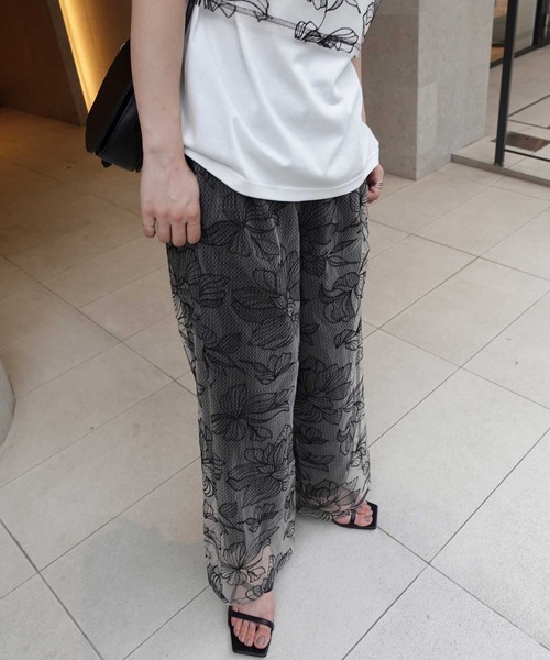 CORNERS（コーナーズ）の「チュール花柄刺ストレートパンツ【セットアップ可能】（その他パンツ・レディース・ブラック/ベージュ系その他・M）」の4枚目の写真