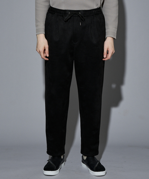 5351 POUR LES HOMMES（ゴーサンゴーイチプールオム）の「【セットアップ対応】ストレッチ スエード テーパードパンツ（その他パンツ・メンズ・チャコールグレー/ブラック・50/48/46/44）」の4枚目の写真