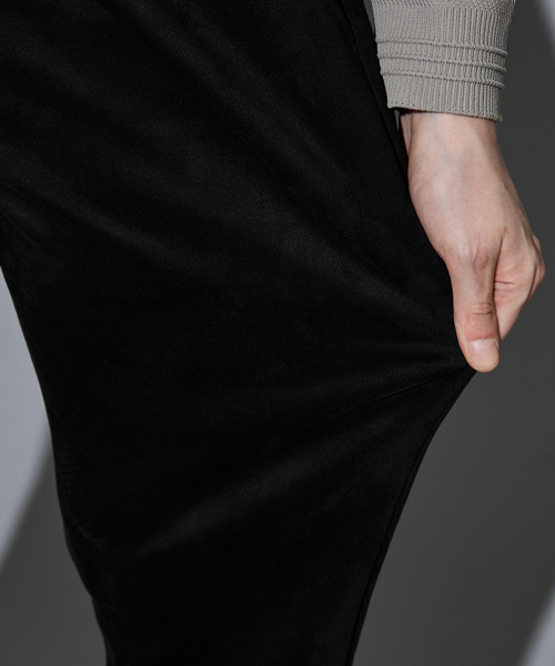 5351 POUR LES HOMMES（ゴーサンゴーイチプールオム）の「【セットアップ対応】ストレッチ スエード テーパードパンツ（その他パンツ・メンズ・チャコールグレー/ブラック・50/48/46/44）」の10枚目の写真