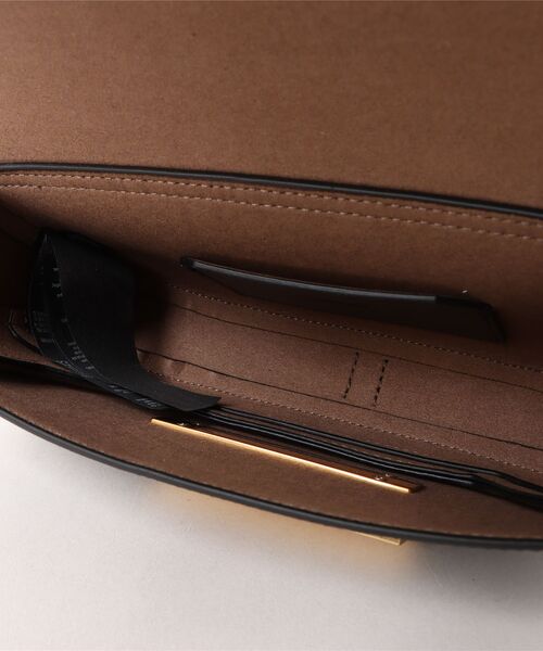 ALLSAINTS(オールセインツ)の「ETTA LEATHER SATCHEL CROSSBODY BAG | ETTA レザー サッチェル クロスボディ バッグ(ショルダーバッグ・レディース・ブラック・ONE SIZE)」の7枚目の写真