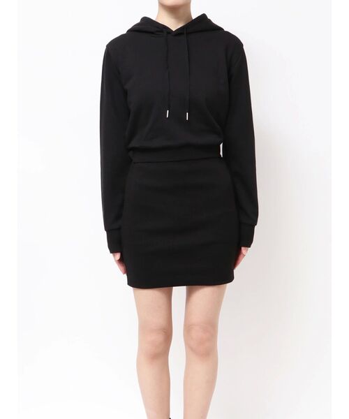 GYDA(ジェイダ)の「BACK OPENドッキングスウェットパーカーワンピース(ワンピース・レディース・ブラック/オフホワイト/グレー・FREE)」の4枚目の写真