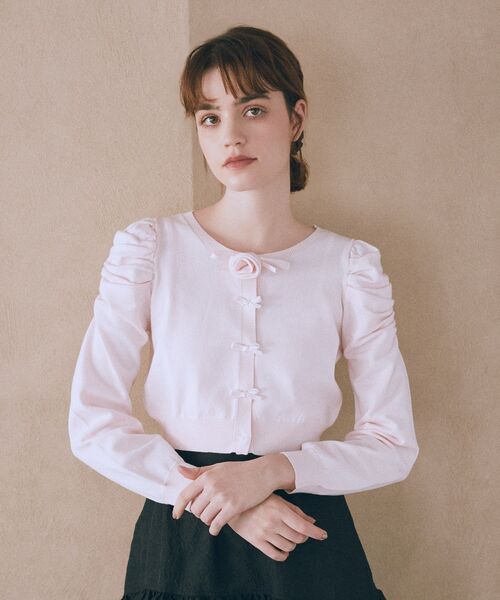 Maison de FLEUR（メゾンドフルール）の「ローズニットカーディガン（カーディガン/ボレロ・レディース・ブラック/ライトピンク・FREE）」の4枚目の写真