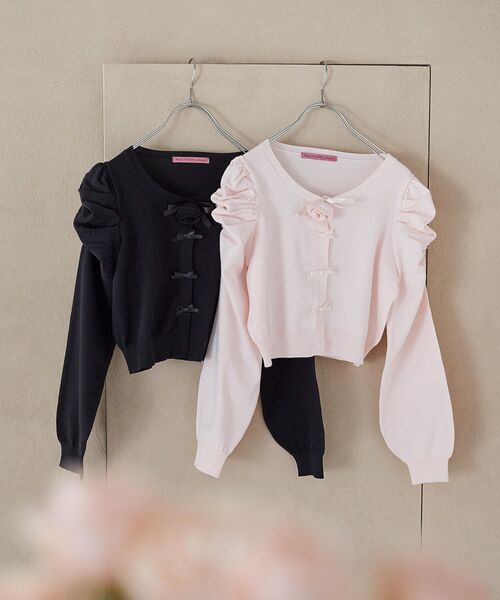 Maison de FLEUR（メゾンドフルール）の「ローズニットカーディガン（カーディガン/ボレロ・レディース・ブラック/ライトピンク・FREE）」の7枚目の写真