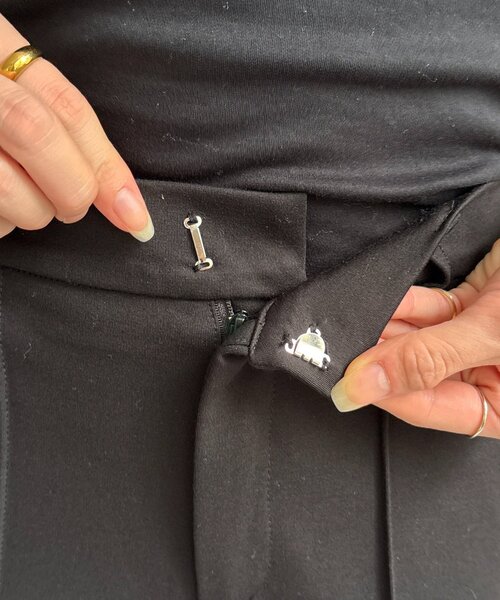 Thevon（ゼボン）の「ストレッチセミフレアパンツ（その他パンツ・レディース・ブラウン/ブラック・S/M）」の14枚目の写真