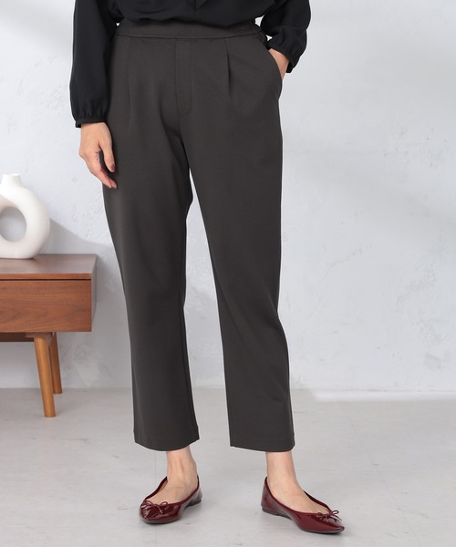 GALLORIA(ギャローリア)の「着心地楽々 ポンチタックテーパードパンツ(その他パンツ・レディース・ダークブラウン/モカ/ブラック・M/S/LL/L)」の2枚目の写真