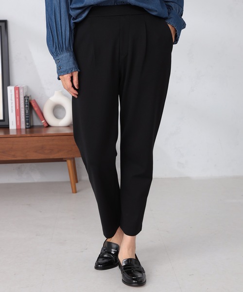 GALLORIA(ギャローリア)の「着心地楽々 ポンチタックテーパードパンツ(その他パンツ・レディース・ダークブラウン/モカ/ブラック・M/S/LL/L)」の1枚目の写真