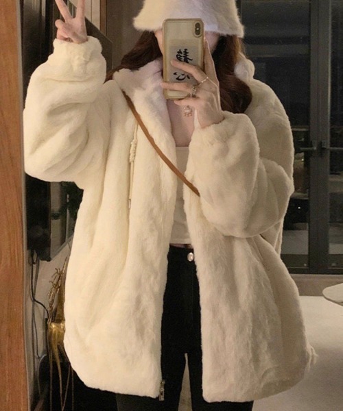 SallyLunn(サリーラン)の「もこもこボアブルゾン(ブルゾン・レディース・ベージュ/ホワイト・MEDIUM/LARGE)」の7枚目の写真