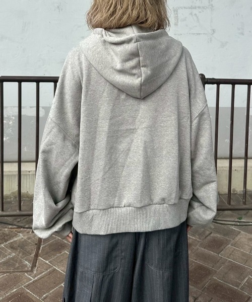 Chikashitsu +(チカシツプラス)の「【Chikashitsu +】cropped zip up loose arm hoodie / 【チカシツプラス】クロップドジップアップルーズアームパーカー <着用動画あり>(パーカー・メンズ・杢グレー/グレー/ブラック・ONE SIZE)」の7枚目の写真