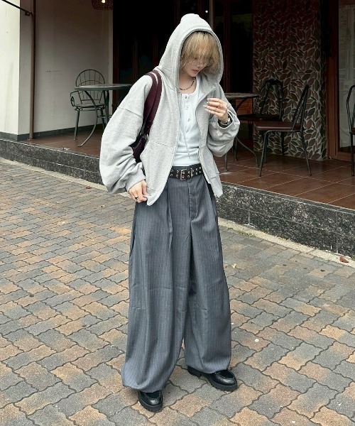 Chikashitsu +(チカシツプラス)の「【Chikashitsu +】cropped zip up loose arm hoodie / 【チカシツプラス】クロップドジップアップルーズアームパーカー <着用動画あり>(パーカー・メンズ・杢グレー/グレー/ブラック・ONE SIZE)」の4枚目の写真