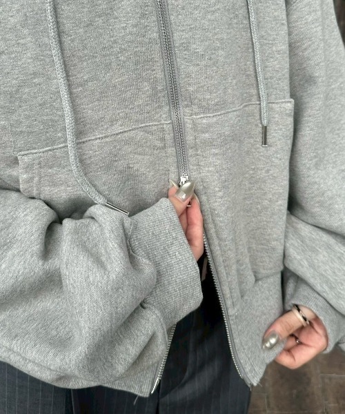 Chikashitsu +(チカシツプラス)の「【Chikashitsu +】cropped zip up loose arm hoodie / 【チカシツプラス】クロップドジップアップルーズアームパーカー <着用動画あり>(パーカー・メンズ・杢グレー/グレー/ブラック・ONE SIZE)」の9枚目の写真