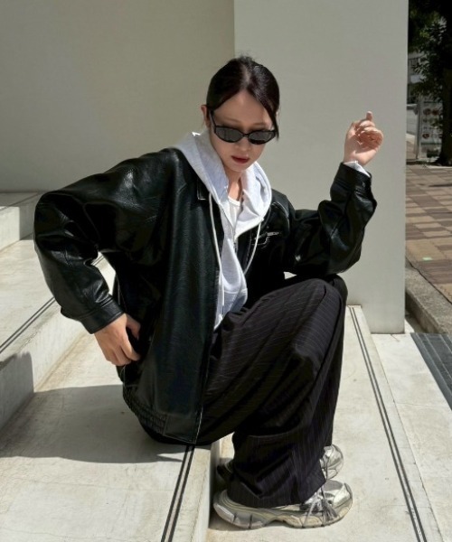 Chikashitsu +(チカシツプラス)の「【Chikashitsu +】cropped zip up loose arm hoodie / 【チカシツプラス】クロップドジップアップルーズアームパーカー <着用動画あり>(パーカー・メンズ・杢グレー/グレー/ブラック・ONE SIZE)」の21枚目の写真